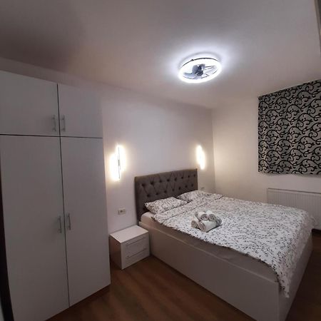 Golden Stars Apartment Arad Exterior foto